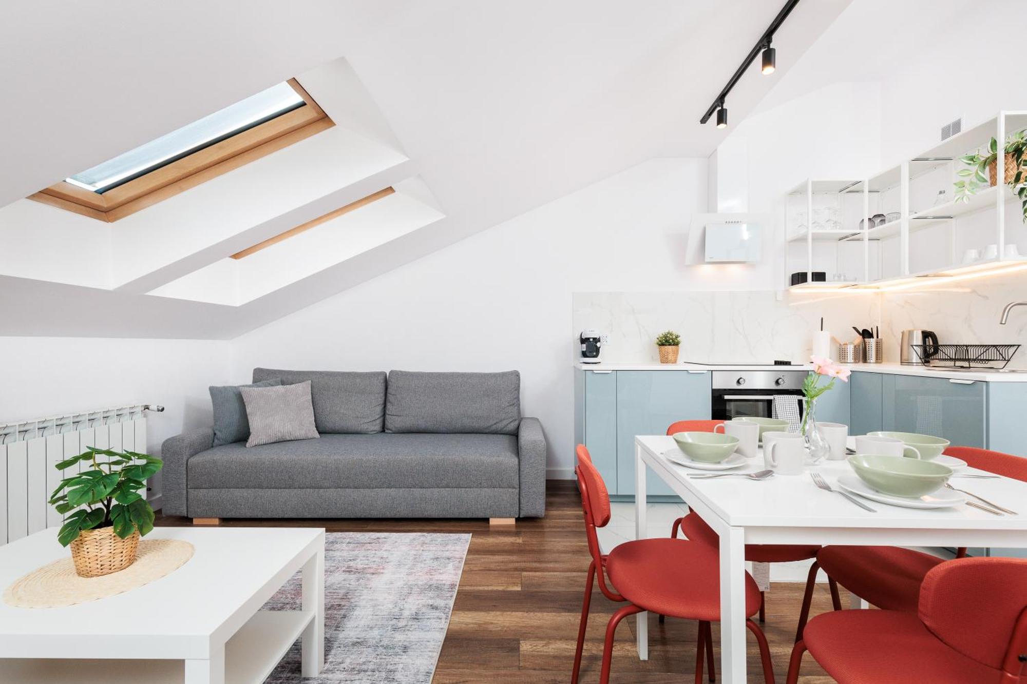Trailside - By Upstairs Apartament *