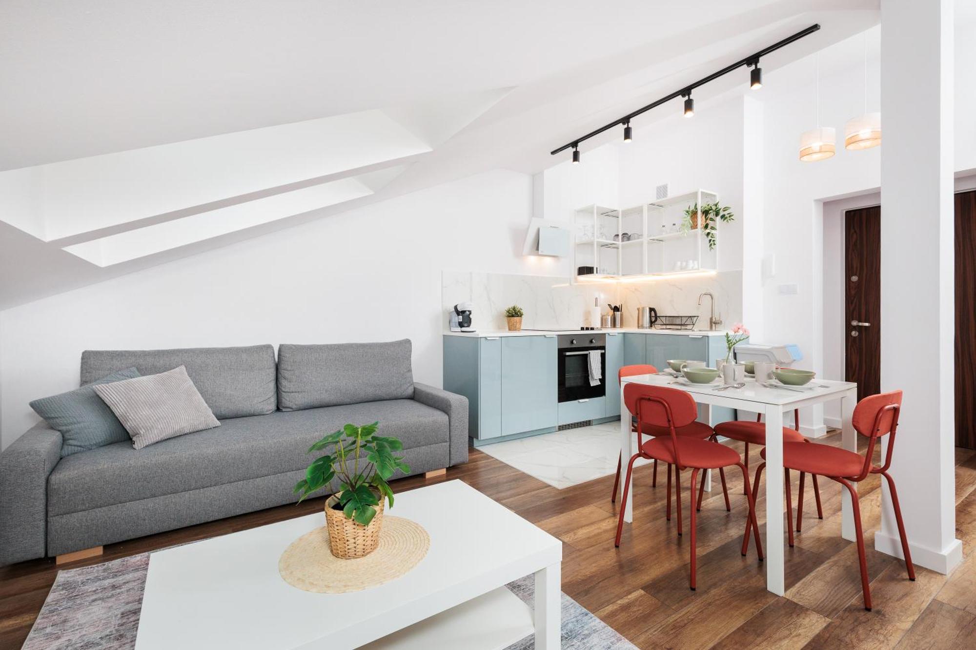 Trailside - By Upstairs Apartament *
